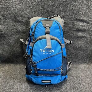 Teton Sports Oasis 1100 Blue Hiking Backpack Daypack + Hydration Bladder & Cover